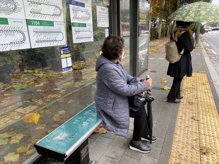 버스 기다리는 시간이 즐거워진다!...노원구, 버스정류소 주민편의시설 확대