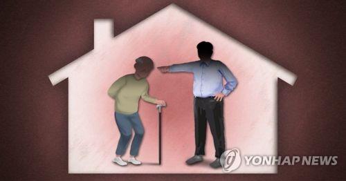 자신을 20년 넘게 키워준 양부모에게 폭력을 일삼은 아들 A씨(23)가 실형을 선고받았다. 사진은 기사 내용 중 특정한 표현과 무관함. (사진=연합뉴스)