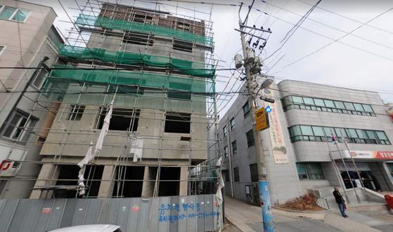 도시형생활주택으로 건축 중 2016년 2월 공사가 중단돼 5년간 방치돼 있는 전남 장흥군 장흥읍 건물 (사진제공=국토교통부)