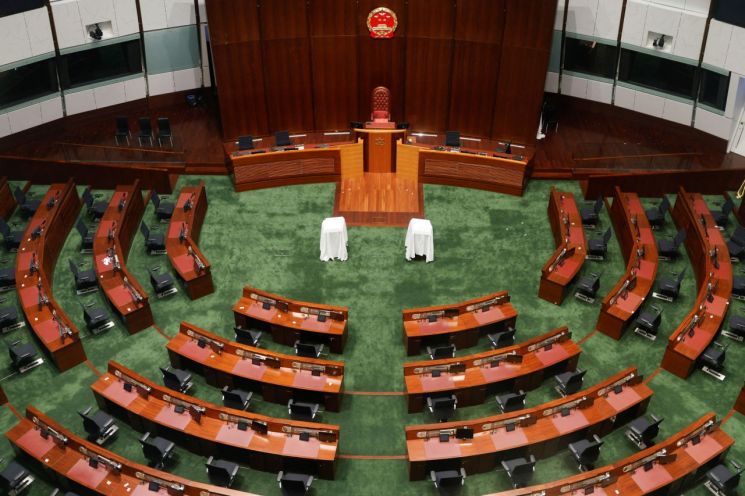 홍콩 입법회, 선거제 개편 후 첫 선거...투표율 30%로 역대 최저