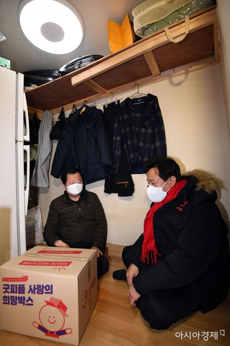 [포토]남대문 쪽방촌 찾은 오세훈 