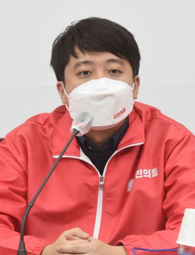 이준석 국민의힘 대표가 20일 서울 여의도 국회에서 열린 중앙선거대책위원회의에서 발언하고 있다. [이미지출처=연합뉴스]