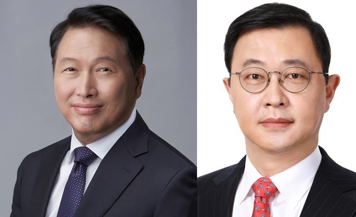 Chairman Chey Tae-won of SK Group (left) and Choi Jae-won, CEO of SK On and Senior Vice Chairman of SK ＜Photo provided by SK＞