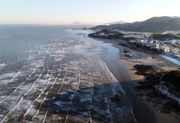 [조용준의 여행만리]힘들게 견딘 한 해, 긴 긴 그림자 남기며 보낸다~