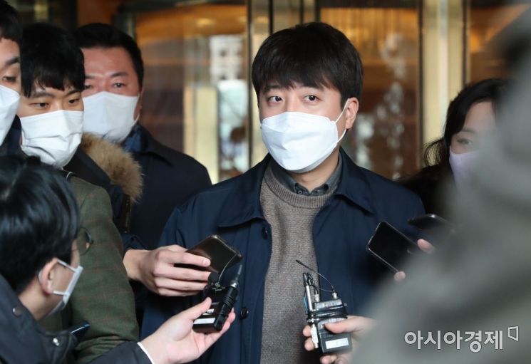 가세연 "이준석, 룸살롱 갔냐 안 갔냐 답해라" '성상납 의혹' 추가 폭로 예고