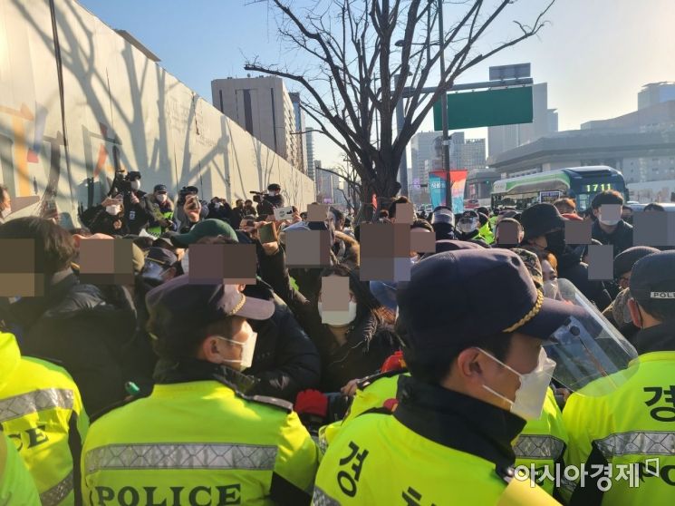 자영업자들 "방역패스·영업제한 철폐…생존권 보장하라"