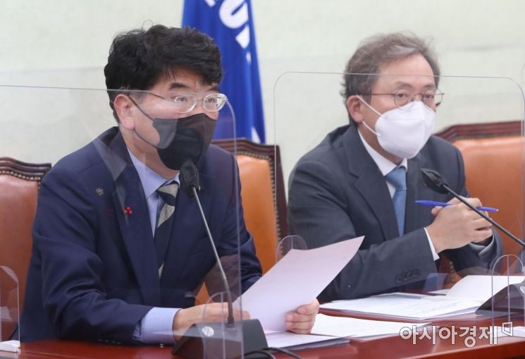 박완주 더불어민주당 정책위의장이 23일 국회에서 열린 정책조정회의에 참석, 모두발언을 하고 있다./윤동주 기자 doso7@
