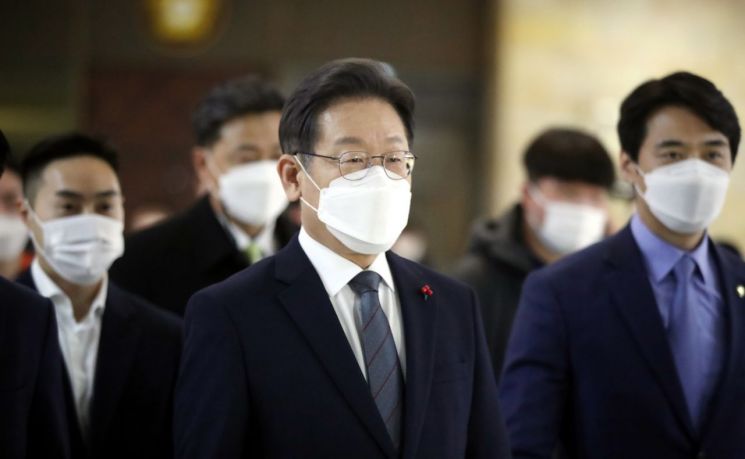 이재명 "자영업자 절규에 비통한 마음…尹, 100조원 지원 논의하자"