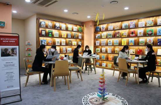 광주신세계, 회원제 영어 키즈클럽 '프로맘킨더' 선봬