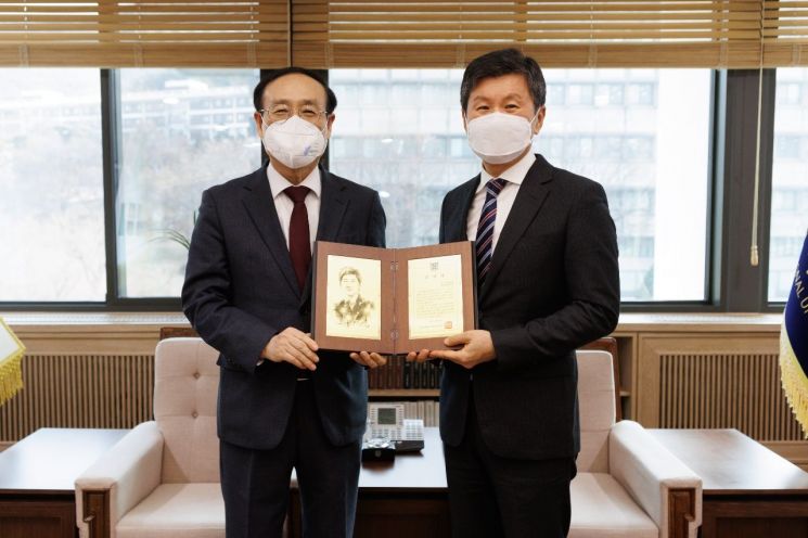 포니정재단-서울대 발전기금 감사패 전달식