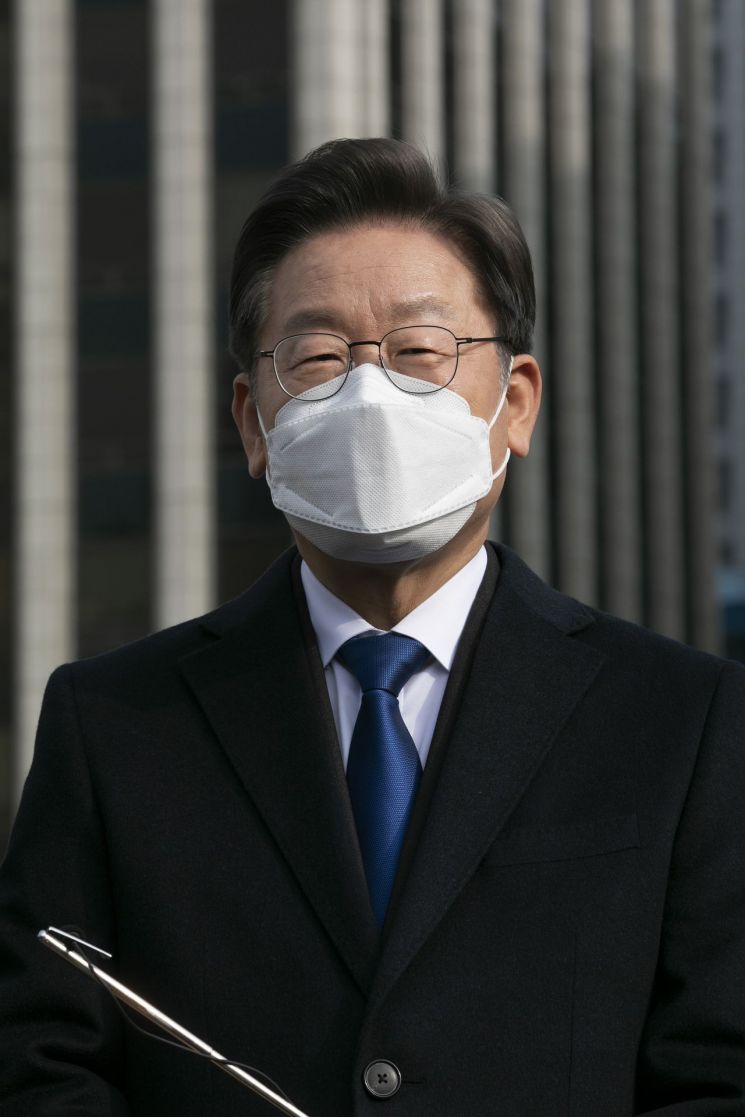 이재명 “임기 내 징집병 15만명으로 줄여 선택적 모병제 도입” 