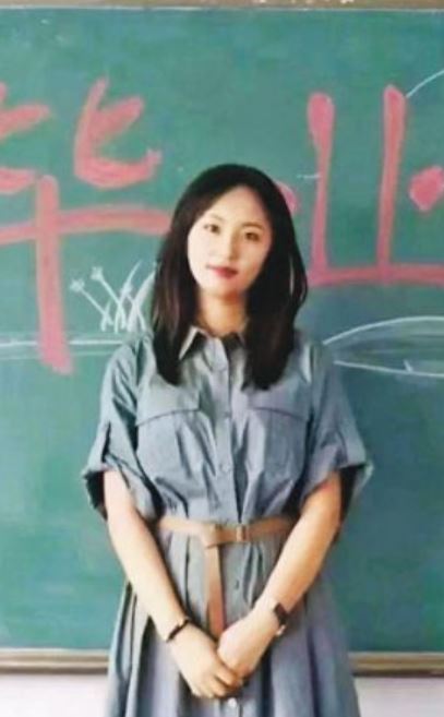 중국 후난성 샹시 융순현 타오쯔시 소학교에서 근무하는 여교사 리톈톈은 난징대학살과 관련해 당국의 입장과 위배되는 발언을 했다는 이유로 정신병원에 보내졌다. [사진=홍콩명보 캡처]