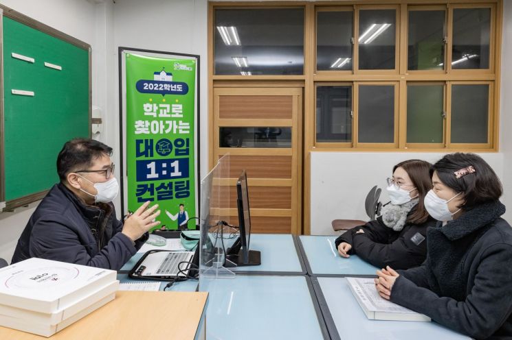Gwanak-gu Distributes 'Wandering Detection Devices for Women with Intellectual Disabilities'... Yeongdeungpo-gu Certified as 'UNICEF Child-Friendly City'