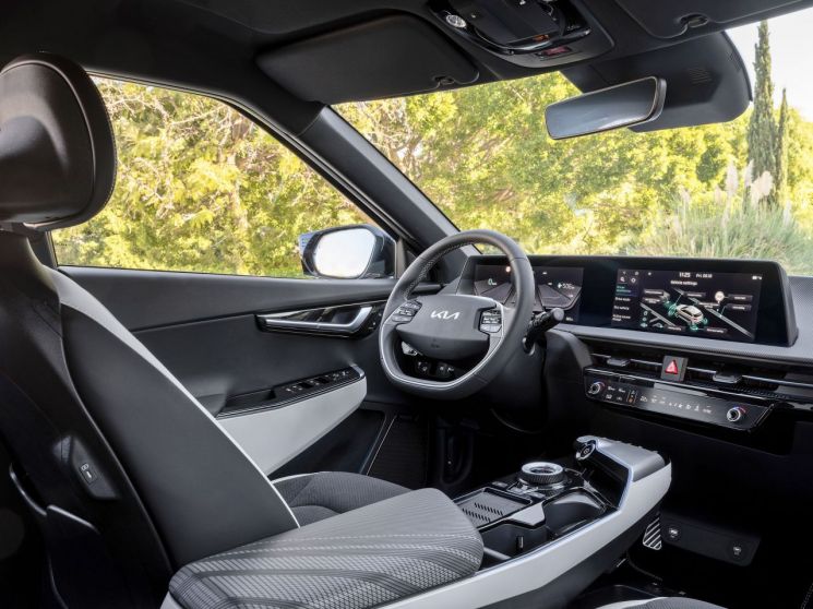 기아 EV6, 독일 3대 車전문지 평가서 동시 호평