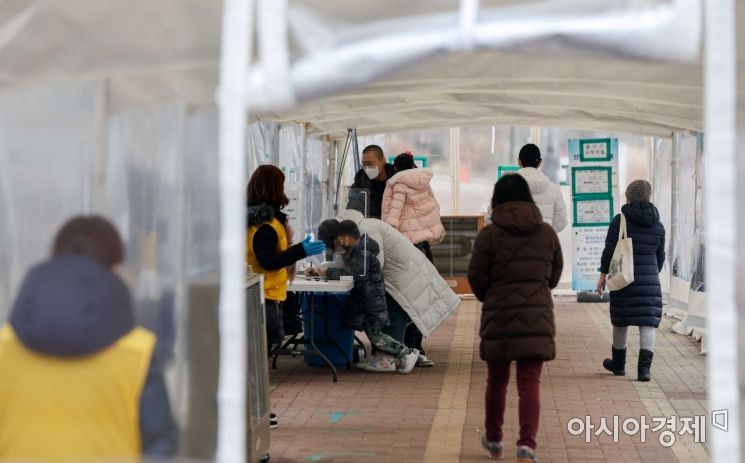코로나 신규확진 이틀 연속 5000명대…위중증 1145명 역대 두번째(상보) 