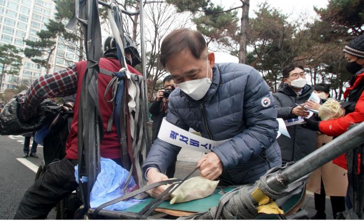배달기사 등 퀵서비스·대리기사도 내년부터 고용보험 가입