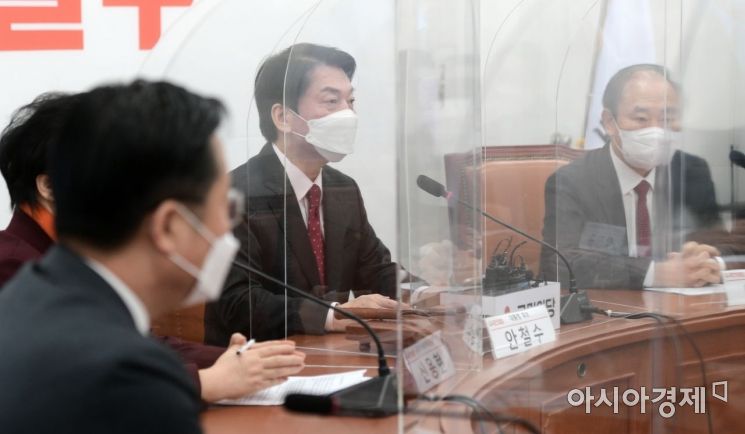 안철수, 신년사서 대선 구도에 "두 마리 짐승이 서로 물어뜯어"
