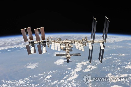 지구 궤도에 떠있는 국제 우주정거장(ISS)의 모습 / 사진=연합뉴스