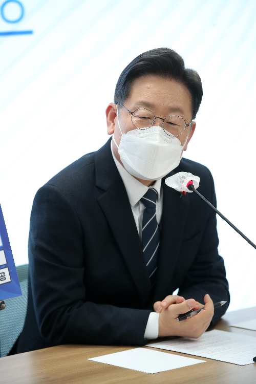 이재명, 윤석열 ‘대장동 토론’ 제안에 “네거티브戰 제안, 아니라 믿고 싶다”