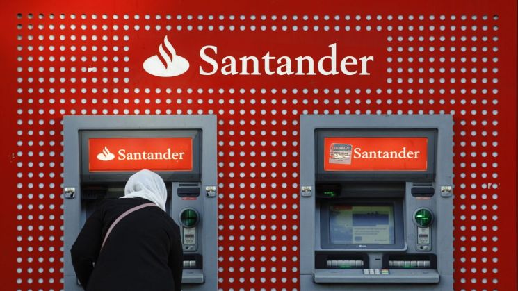 은행 실수로 중복 지급된 월급, 회수 힘든 이유…유럽서 수천 명 계좌에 2000억원 입금