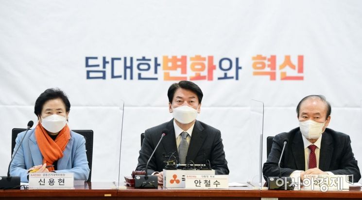 안철수 국민의당 대선후보가 3일 국회에서 열린 중앙선거대책위원회의에 참석, 모두발언을 하고 있다./윤동주 기자 doso7@