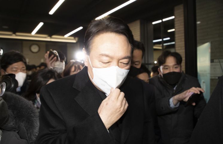 민주당과 닮은 듯 다른 국민의힘 선대위 개편…"李의 민주당 vs 金의 선대위"