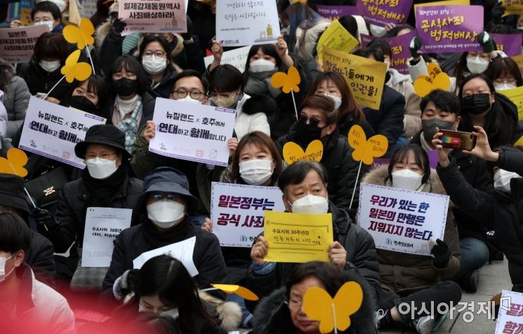 5일 서울 종로구 옛 일본대사관 인근에서 일본군 성노예제 문제해결을 위한 제1525차 수요시위가 열리고 있다. 1992년 처음 시작한 수요시위는 오는 8일 30주년을 맞는다./김현민 기자 kimhyun81@