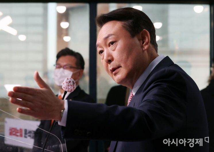 윤석열 "토론 적극 나설 것…법정 3회 턱없이 부족"