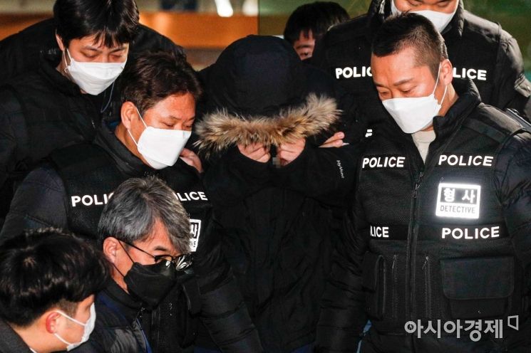 ‘쇠막대기 살인’ 스포츠센터 대표… 1심 징역 25년 선고