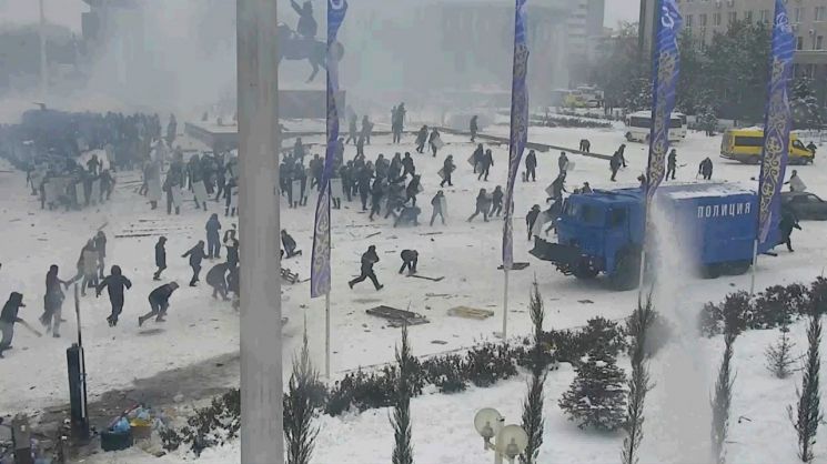 카자흐스탄 반정부 시위 격화…유혈사태에 사상자 속출