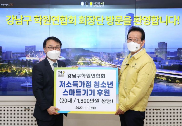 [포토]현대백화점 미아점, 따뜻한 겨울나기 성금 300만원 기부