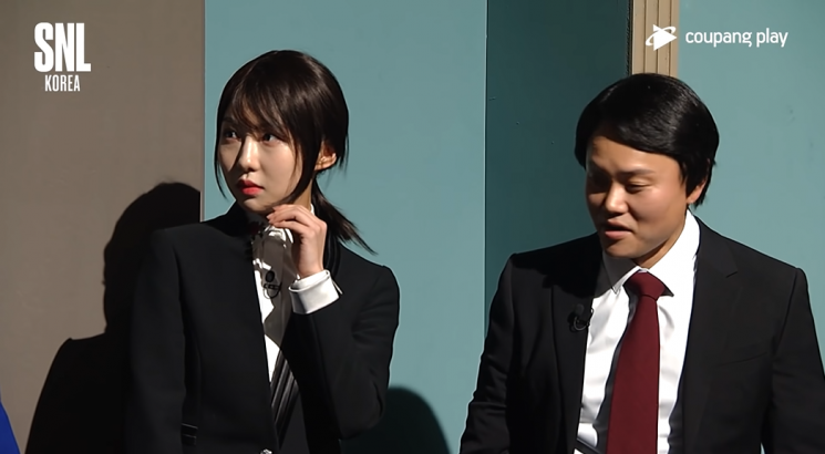 지난달 26일 'SNL 코리아' 시즌2의 '콜드 오프닝' 코너에서는 배우들이 여야 대선후보와 이들의 배우자를 패러디했다. 사진=유튜브 '쿠팡플레이' 영상 캡처.