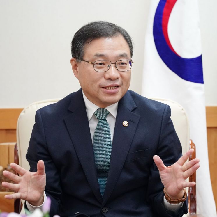 최병암 산림청장이 기후위기 상황에서 산림의 기능과 역할을 강조하고 있다. 산림청 제공
