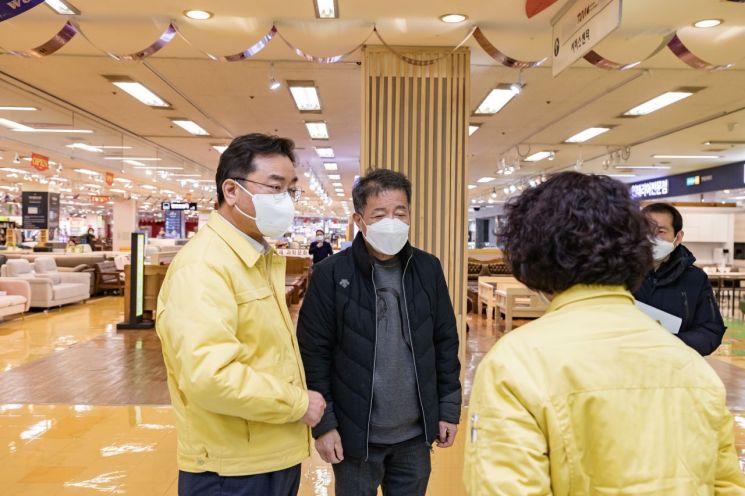 [포토]채현일 영등포구청장 영등포전통시장 현장 순찰 