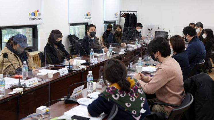 황희, 예술산업 효과적 지원 해법 찾는다