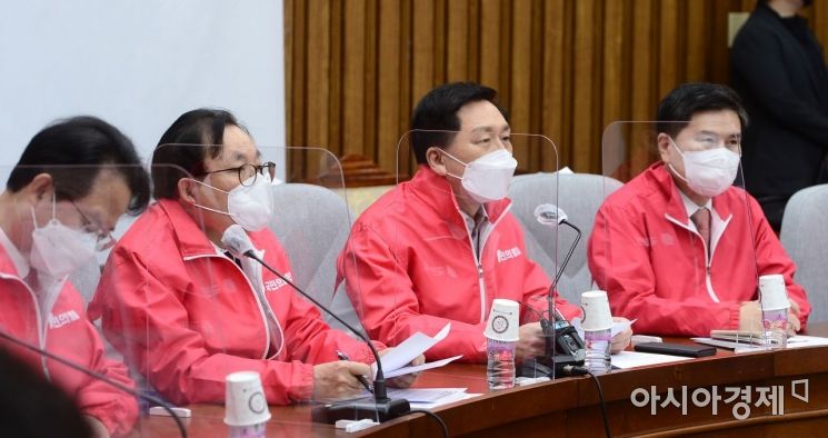 김기현 국민의힘 원내대표가 14일 국회에서 열린 원내대책회의에 참석, 모두발언을 하고 있다./윤동주 기자 doso7@