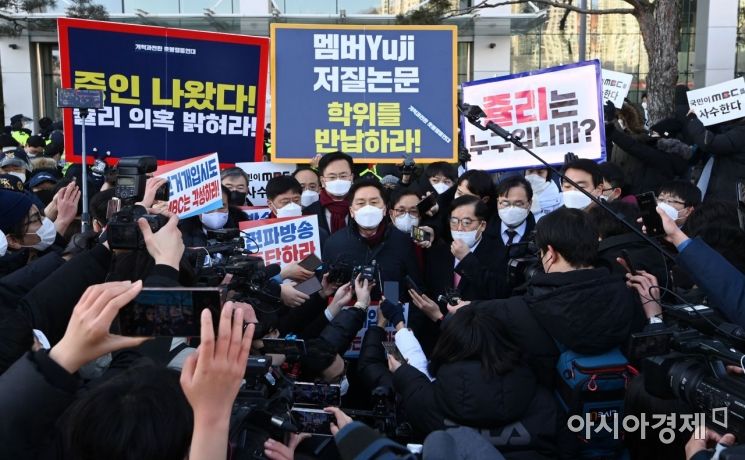 [포토] MBC 앞에서 발언하는 김기현 국민의힘 원내대표