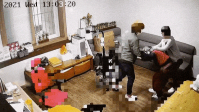 80대 치매 노인 집단폭행한 보호센터 직원들…CCTV 공개