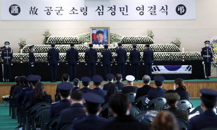 '주적 논란' 휩싸인 與野…김용태 "순직 조종사 영결식에 군인 모욕"