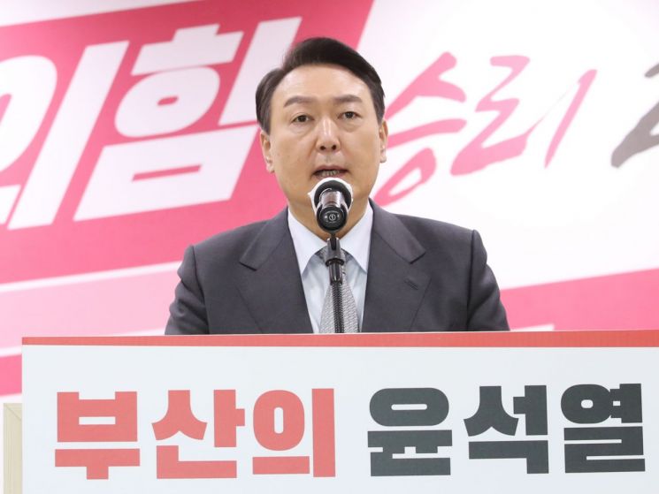 민주당 "尹, 가덕도 특별법 통과한 것도 모르나"…野 "현행법은 조건부" 반박(종합)