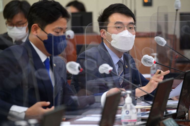 尹 '무속 논란' 재점화에…김남국 "지독한 '무속 사랑' 거짓으로 감추려 해"