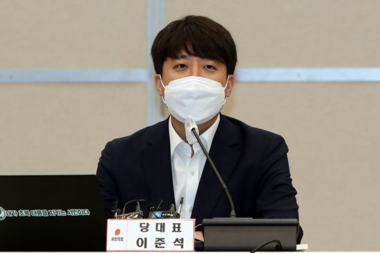 "무운 빈다"는 이준석에… 안철수 측 "열등감 있나, 사퇴 수순이나 밟길"