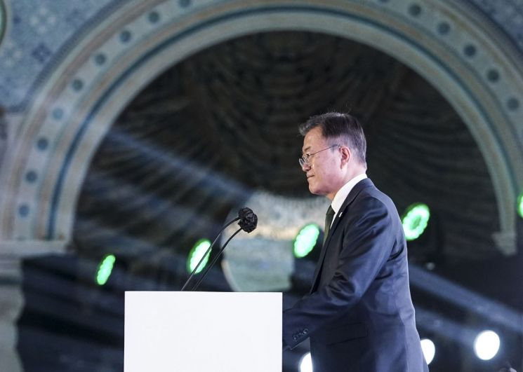 사우디서 ‘수소협력’ 외친 文…왕세자 회담·국부펀드 총재 접견