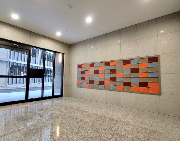 현대건설, 4가지 컬러·패턴 우편함 디자인 ‘시그니처 월’ 론칭
