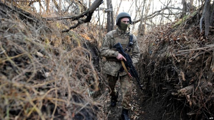 우크라이나 도네츠크 전선에 배치된 군인들.(사진출처:VOA)