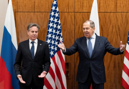 토니 블링컨 미 국무장관(사진왼쪽)과 세르게이 라브로프 러시아 외무장관.(AP연합)
