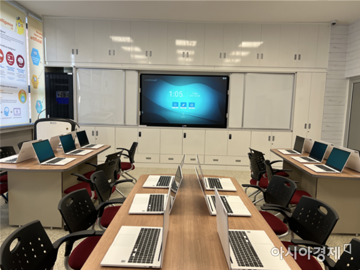 세르비아 학교에 한국 ICT 기술 접목한 '첨단교실' 개소