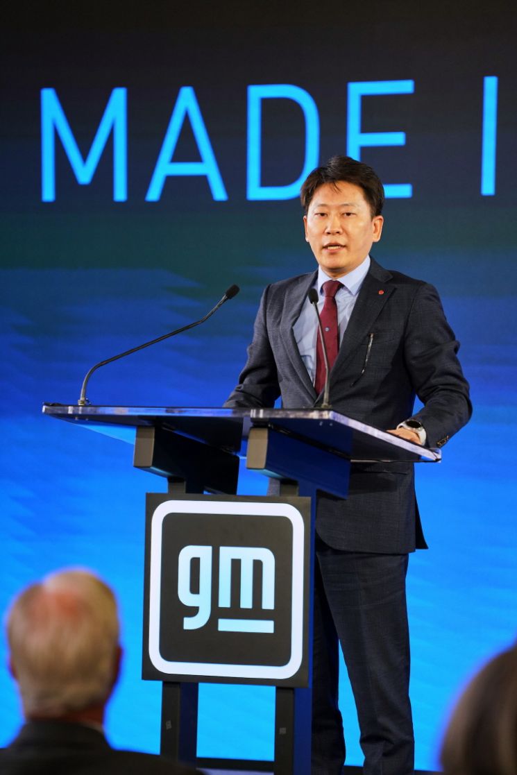 김동명 LG에너지솔루션 자동차전지사업부장(부사장)이 GM 제3합작공장 건설 투자 협약 관련 발언을 하는 모습.(사진제공=LG에너지솔루션)