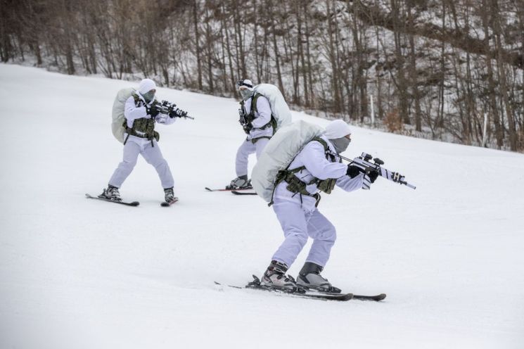 [양낙규의 Defence photo]우리가 최강 특전사… 설한지 극복훈련은