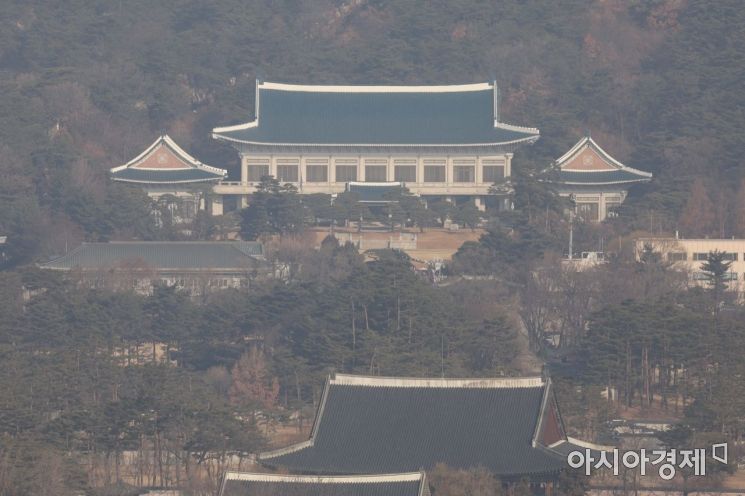 靑, NSC 긴급 상임위 개최…"北 미사일 매우 유감"